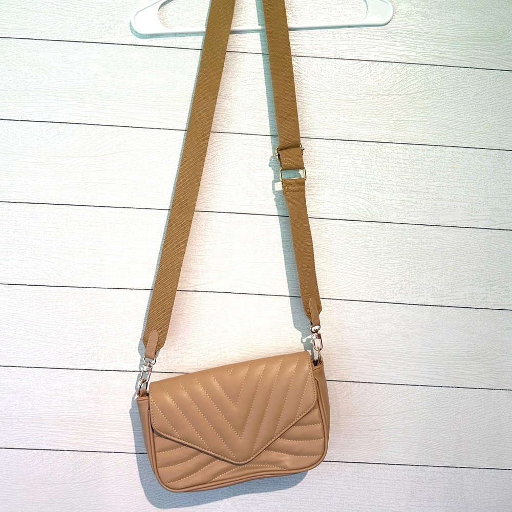 Crossbody tan purse!